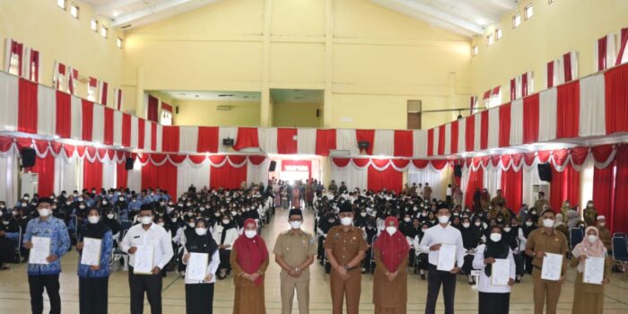 Bupati Aceh Selatan Mengambil Sumpah Jabatan Kepada Ratusan CPNS Formasi Umum dan PPPK